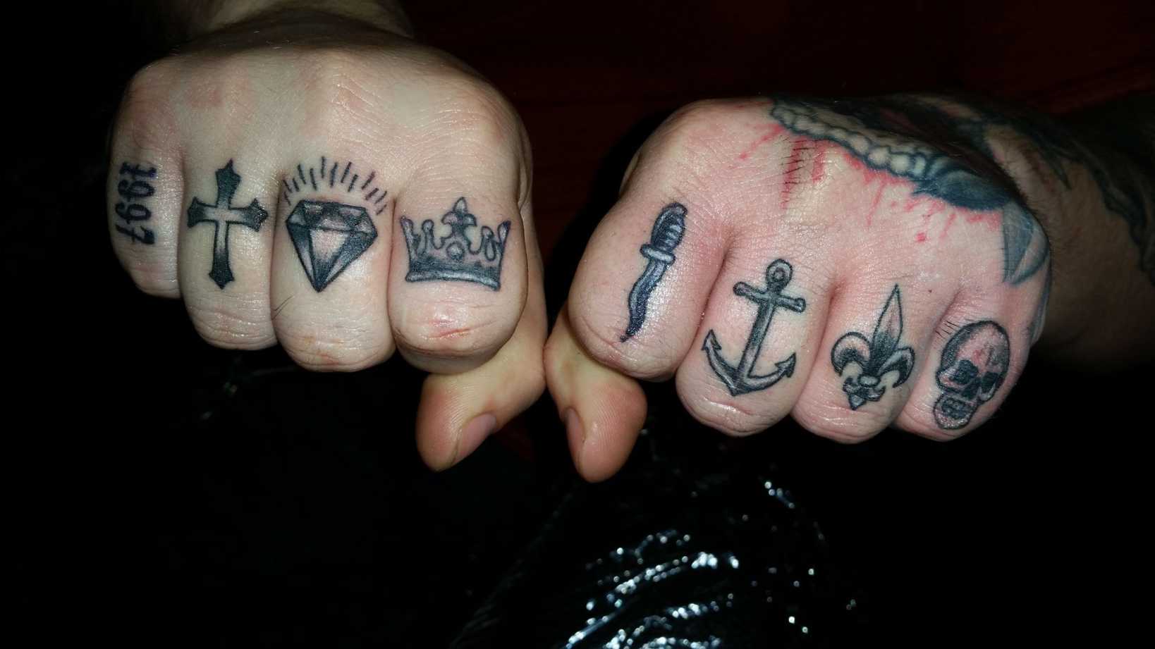 knucks #knuckles #finger #tattoo #tiny #blackandgrey #tattoo