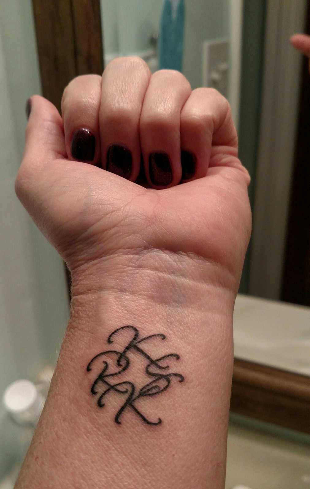 Pin de Kathy Pettit en Initial tattoos  Tatuajes femeninos en la