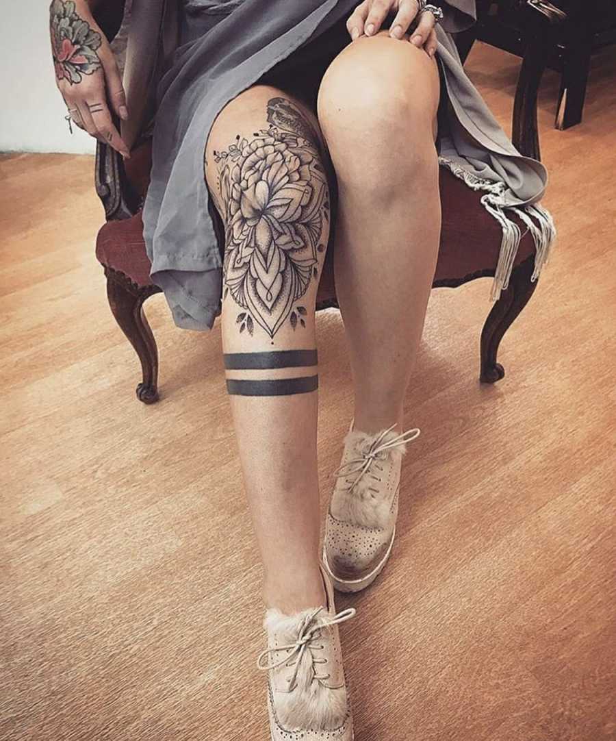 Band floral knee  Knee tattoo, Leg tattoos women, Tattoos