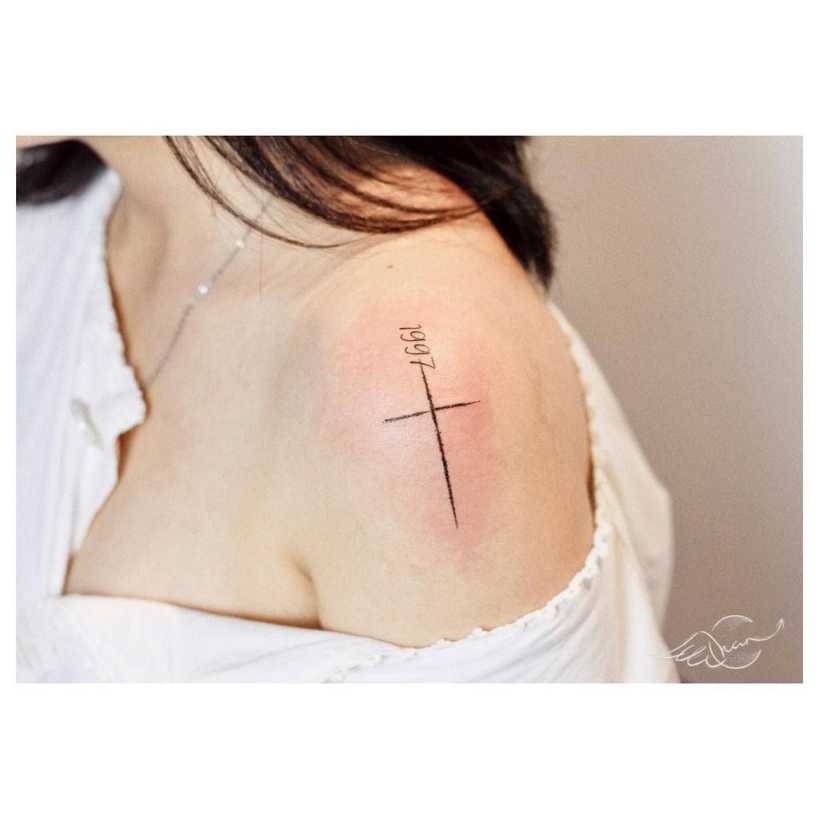 Cross Tattoo Ideas for Women [ Inspiration Guide]  Simple