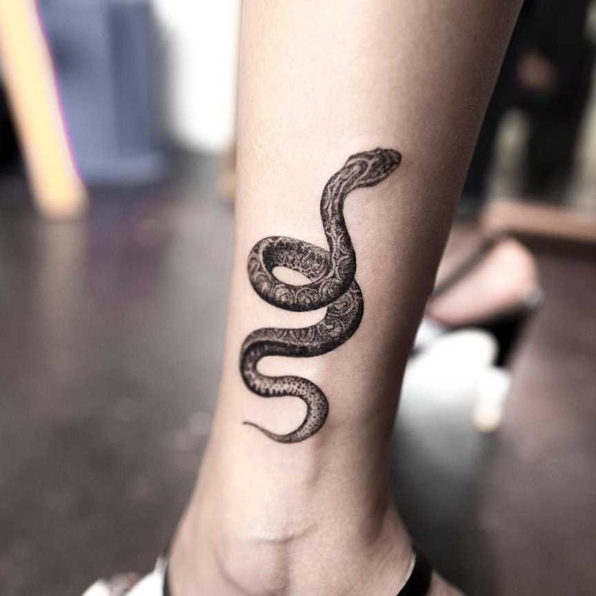 Hongdam on Instagram: “snake #snaketattoo #blacktattoo