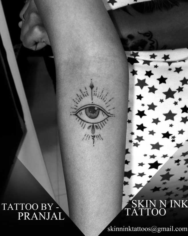 Illuminatieye tattoo  Third eye tattoos, Balance tattoo, Eye tattoo