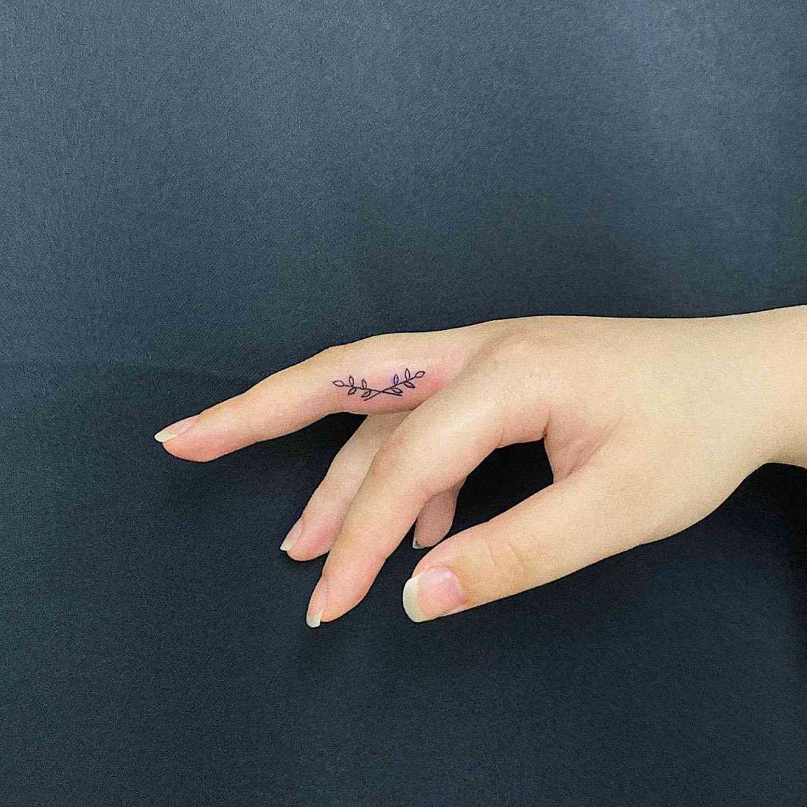 Pretty Finger Tattoo Design Ideas, From Minimalist to Maximalist