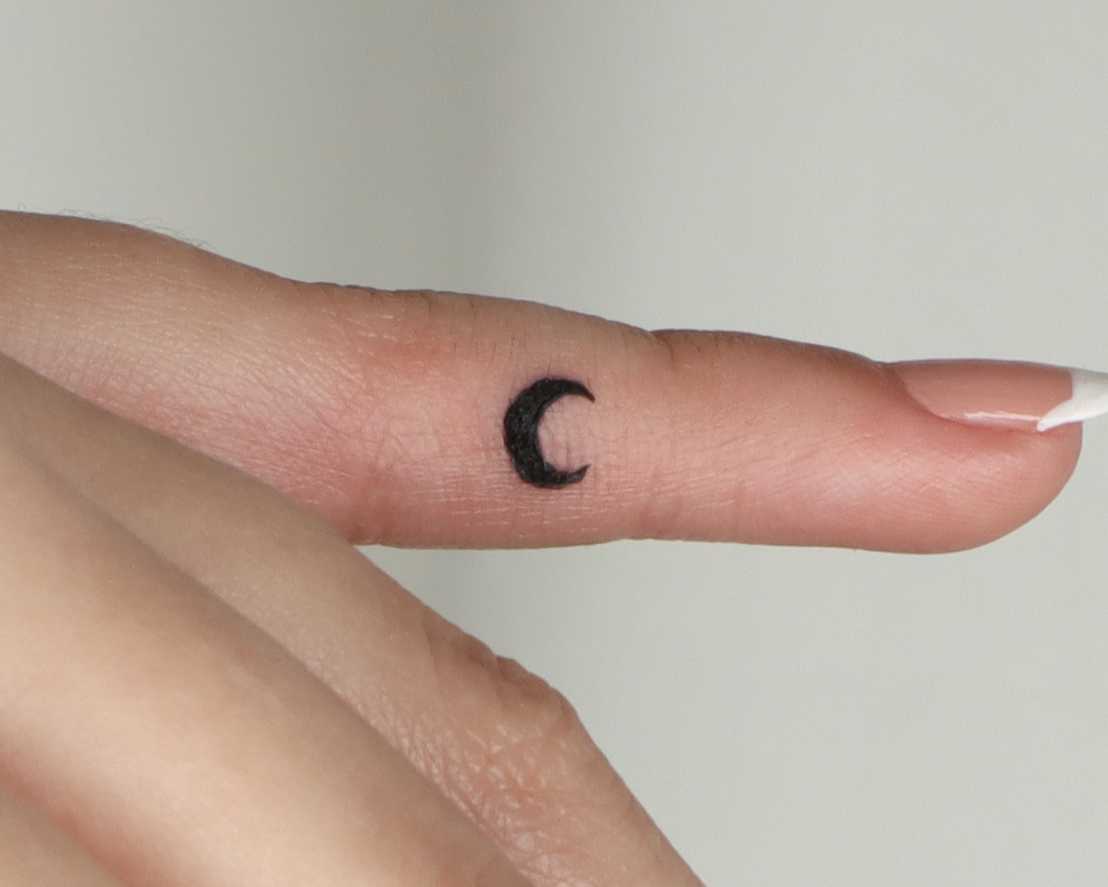 So you like fine line finger tattoos? You NEED TO KNOW this before